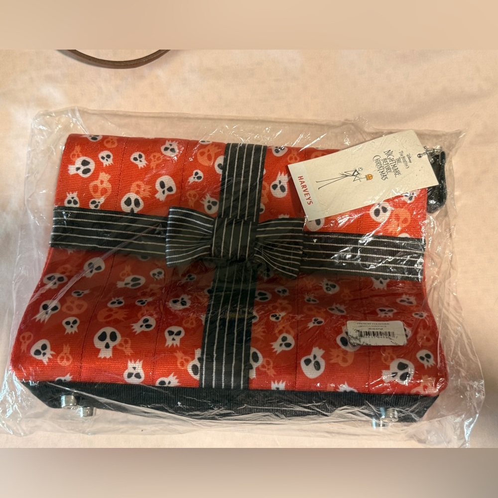 NWT Harveys Disney Nightmare Before Christmas Skulls Present bow crossbody - Picture 6 of 9